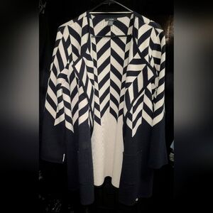 EUC Alfani Black and White Chevron Blazer